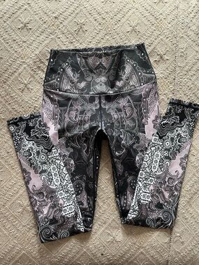 Oraki Ecomove High Waist Leggings Size S Paisley Print Recycled Canadian Brand